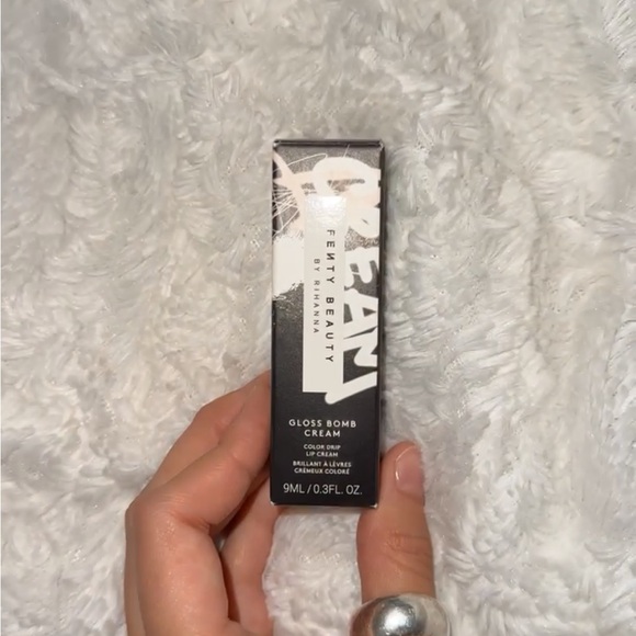 BNIB "FENTY GLOW" GLOSS BOMB CREAM - Picture 3 of 5